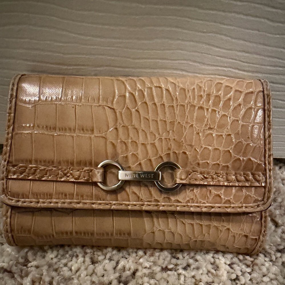 Nine West Faux Crocodile Purple Tri-Fold Wallet Card Money Holder Zip Pocket New